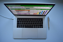 Mac Book Pro 15 Zoll mit Touchbar