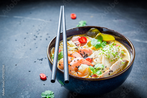 Fotografía Tasty Malaysian Soup with prawn and coconut milk