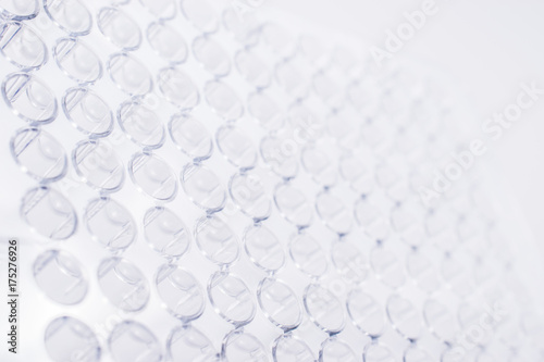96 Well Plate Laboratory Microplate Research Science And Medical Background Adobe Stock でこのストック画像を購入して 類似の画像をさらに検索 Adobe Stock