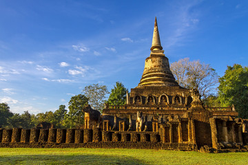 Wall Mural - pagoda Wat Chang Lom and clear sky