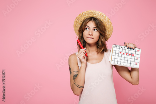 Cuadros en Lienzo Portrait of a pensive young girl in summer hat
