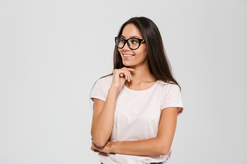 Poster - Portrait of a smiling young asian woman in eyeglasses