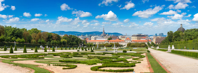 Fototapete - Belvedere garden in Vienna, Austria