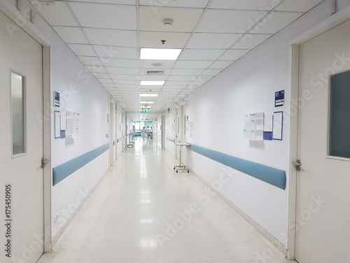 Cuadros en Lienzo corridor of overnight room at hospital