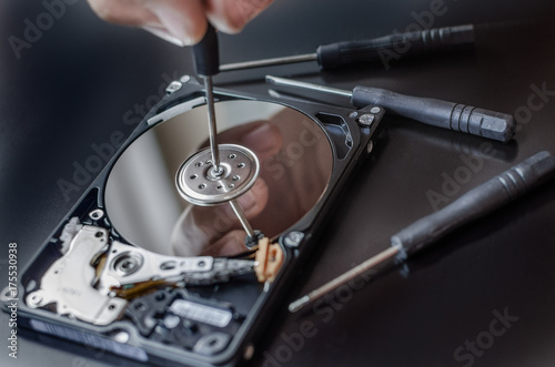 Fotografia Repair of the dismantled hard drive