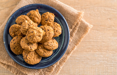 chocolate chips and cashew nut cookies