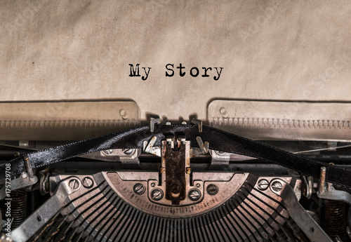 Fotomural My Story typed words on a vintage typewriter