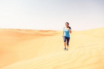 Canvas Print - Jogging In The Desert