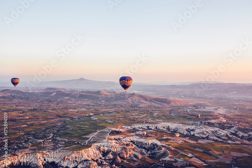 Zdjęcie XXL Słynną atrakcją turystyczną Kapadocji jest lot lotniczy. Kapadocja jest znana na całym świecie jako jedno z najlepszych miejsc na loty z balonami. Kapadocja, Turcja.
