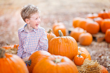 Canvas Print - kid at pumpkin patch