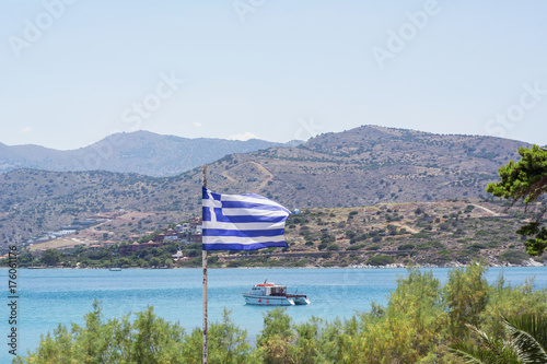 Zdjęcie XXL Grecja flaga blisko morza na Crete w słonecznym dniu