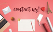 contact us -Kontakt - weiblich, feminin -Schreibtisch von oben