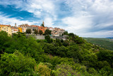Fototapeta Na sufit - Die Stadt Labin in Istrien in Kroatien