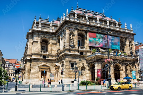 Mata magnetyczna Budapeszt, opera