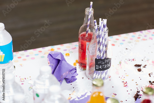 Fotografía Bottles on messy table after birthday party
