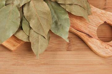 Wall Mural - dry bay leaf on a wooden kitchen cutting board