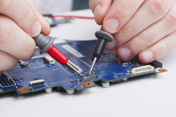 Poster - Laptop motherboard testing in service center