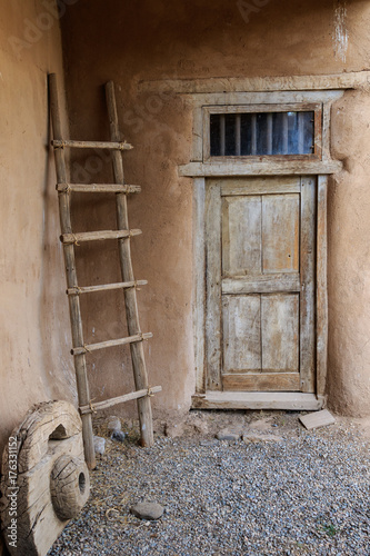 Fotografie, Obraz Roughly made door and ladder in an historic adobe hacienda