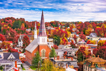 Fototapete - Montpelier, Vermont, USA town skyline in autumn.