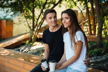 Poster - Portrait of a smiling young couple drinking coffee