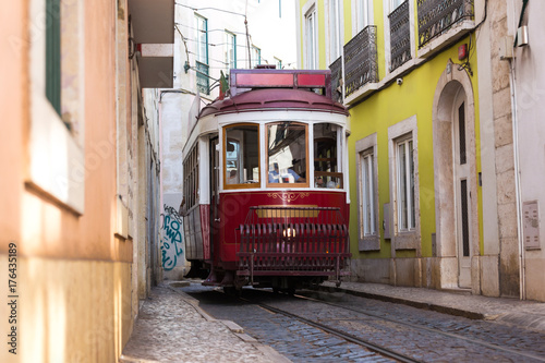 Zdjęcie XXL zabytkowy tramwaj Lizbona Portugalia