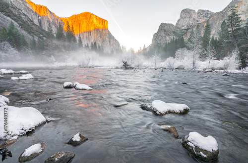 Photo winter sunset in Yosemite Valley