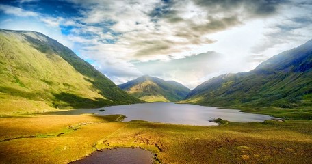 Poster - Idyllic view of lake and mountains