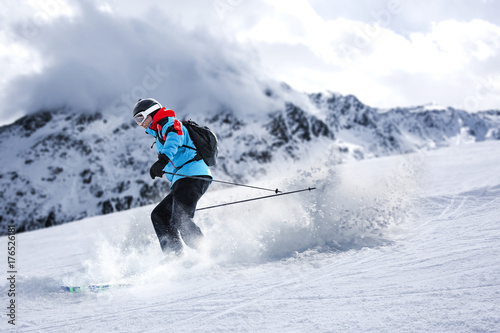 Zdjęcie XXL narciarz zimowy