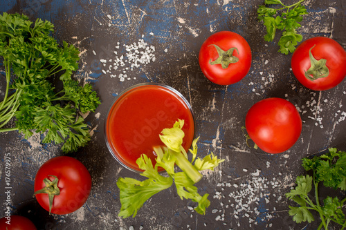 Zdjęcie XXL Szklanka soku pomidorowego
