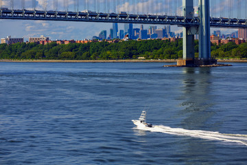 Poster - Cabin Cruiser Under Verrazano Bridge with Manhattan in the Background