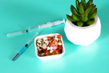 Canvas Print - Medicine pills, tablets and capsules on table