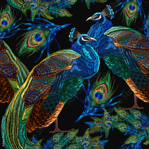 Stoffe zum Nähen Embroidery peacocks seamless pattern. Classical fashionable embroidery beautiful peacocks. Fashionable template for design of clothes. Tails of peacocks