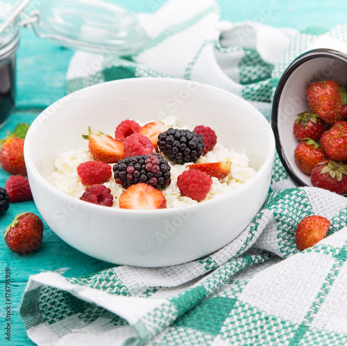 Organic Cottage Cheese With Blackberry Strawberry And Raspberry