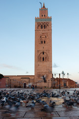 Wall Mural - Koutoubia-Moschee zur Morgendämmerung (Serie mit ähnlichen Motiven vorhanden)