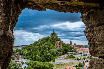 Wall Mural - Vue sur le Puy-en-Velay en haut du rocher Saint-Michel d'Aiguilhe