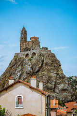 Wall Mural - Vue sur la chapelle Saint-Michel d'Aiguilhe du Puy-en-Velay