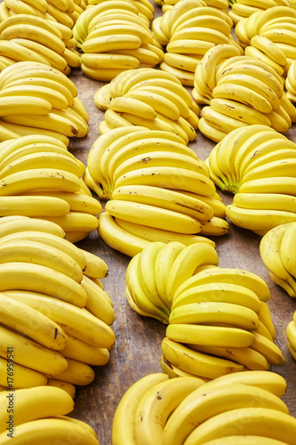 natural-ripe-organic-banana-bunches-on-a-local-market-selective-focus