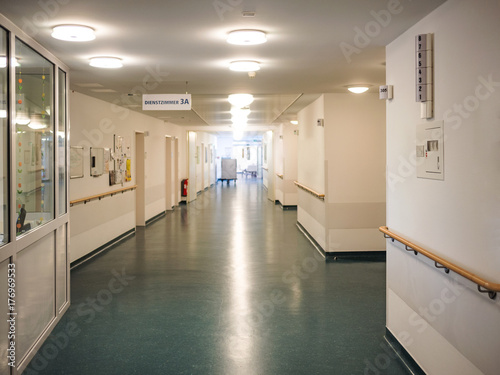 Plakat korytarz szpitala