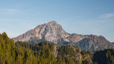 Fototapeta Na sufit - View of Sloan Peak from Mount Dickerman hiking trail in the Autumn season.