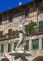 Wall Mural - fountain of the Madonna, Verona