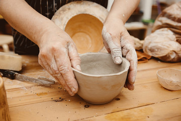 Ceramics. Master sculpts makes a plate according to the mold