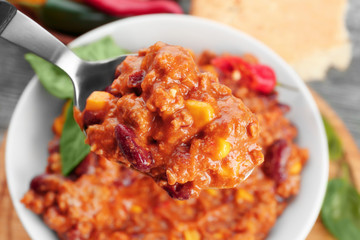 Wall Mural - Chili con carne in spoon, closeup