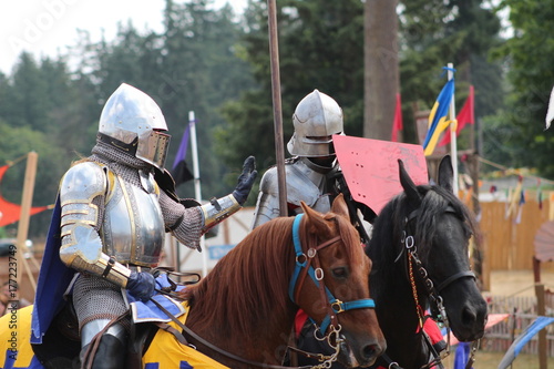 Obraz na płótnie Rycerze medievilów przygotowują się do bitwy