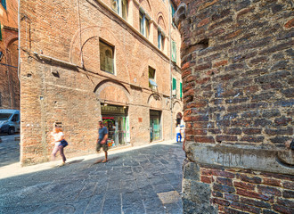 Canvas Print - narrow street of Siena