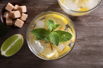 Canvas Print - Glass of cocktail with lemon and mint on wooden table