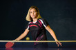 © AUFORT Jérome - jeune femme pratiquant le tennis de table