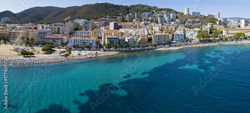 Zdjęcie XXL Widok z lotu ptaka Ajaccio, Corsica, Francja. Centrum miasta widziane z morza