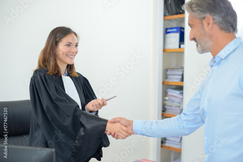 female lawyer meeting client in courthouse office Slika na platnu