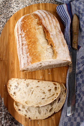 Zdjęcie XXL domowy pieczony chleb na zakwasie irlandzkim