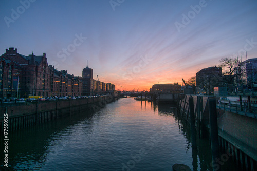 Wunderschöner Sonnenuntergang Hamburg Speicherstadt Poster